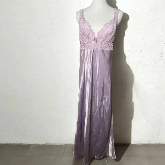 Vintage Victoria secret lavender slip dress with padding L - Picture 1 of 10